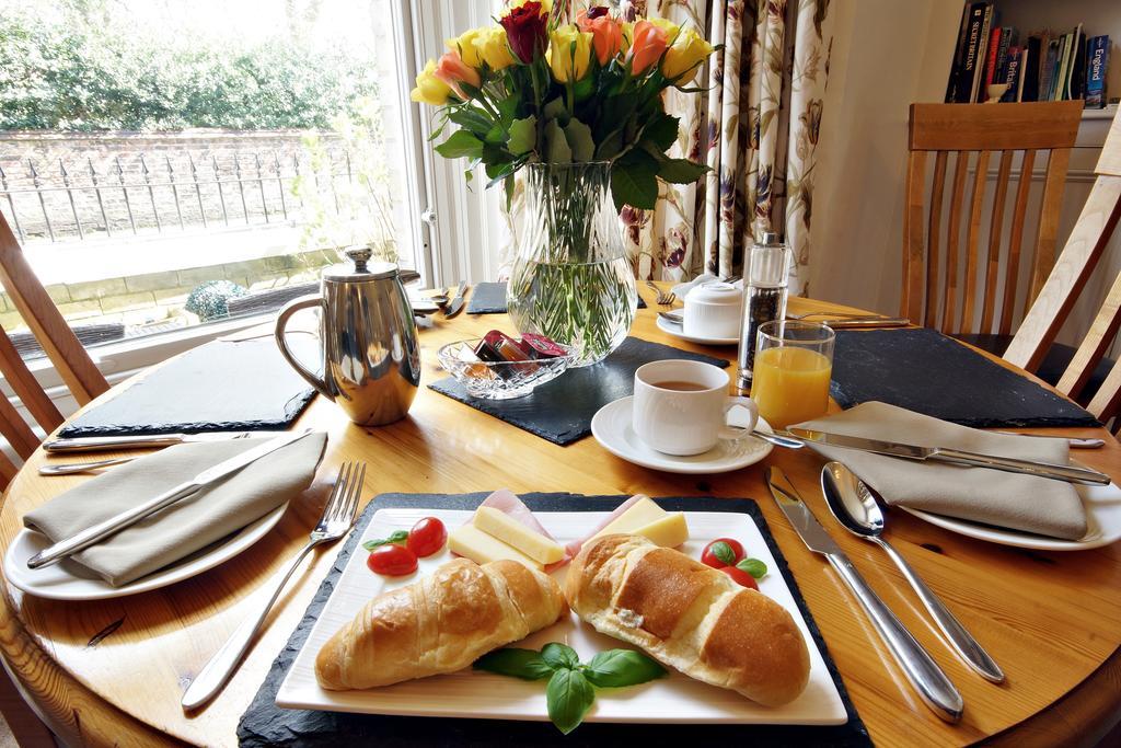 Bronte Guest House ยอร์ค ภายนอก รูปภาพ